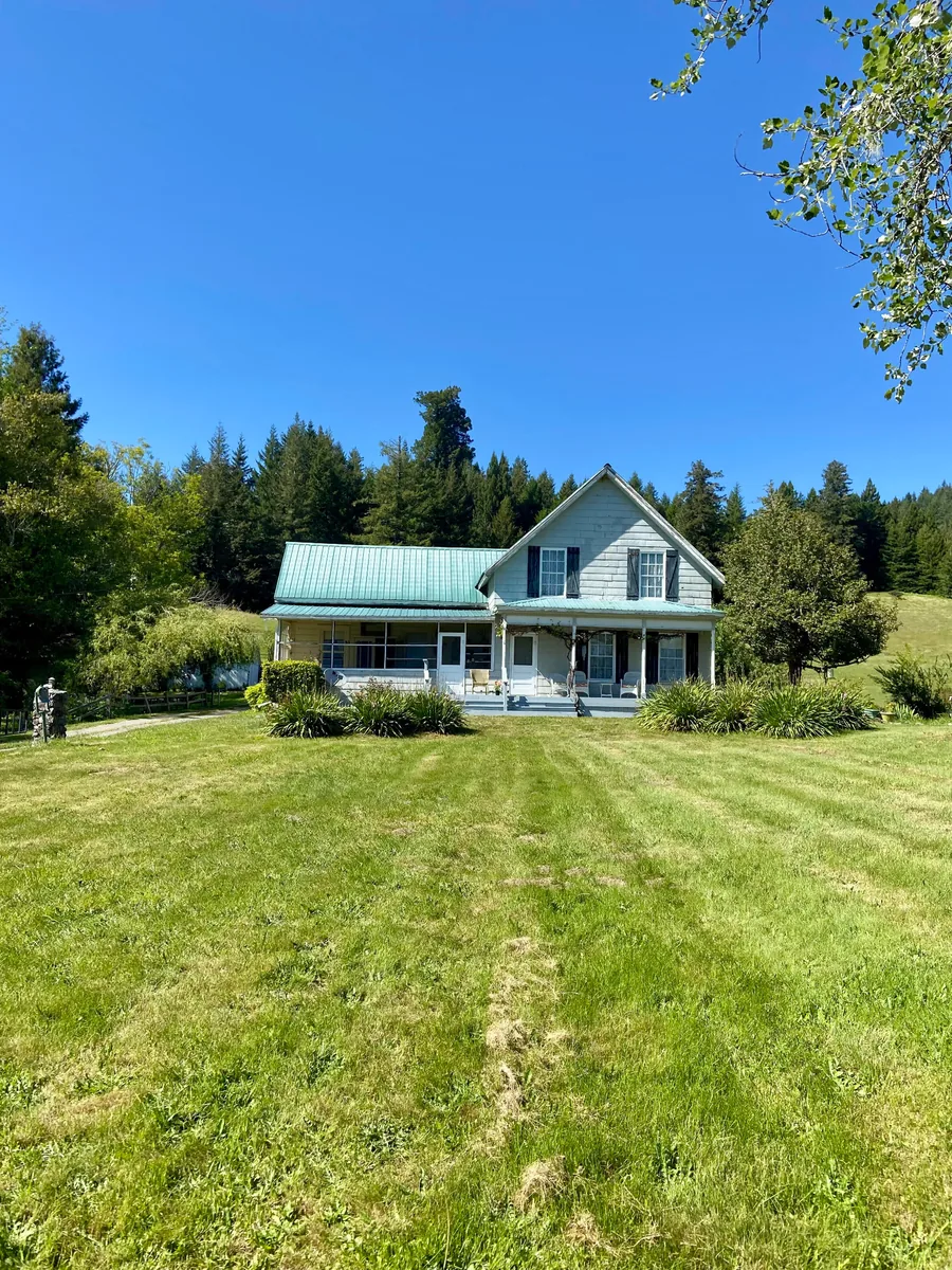 Anderson Ranch Weddings outdoor ceremony site in Humboldt County, California